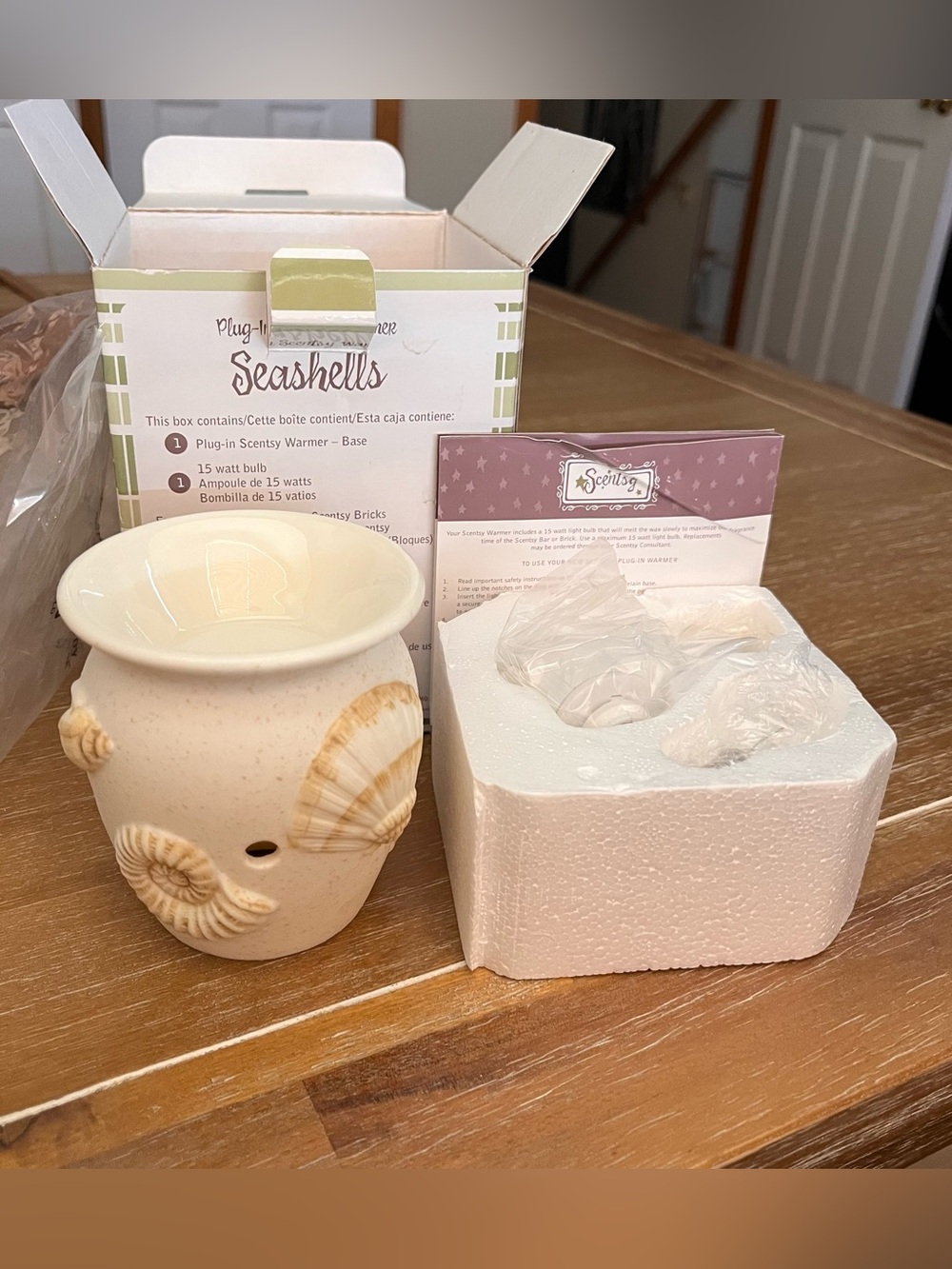 Scentsy Seashells Plug-In Wax Warmer in Cream